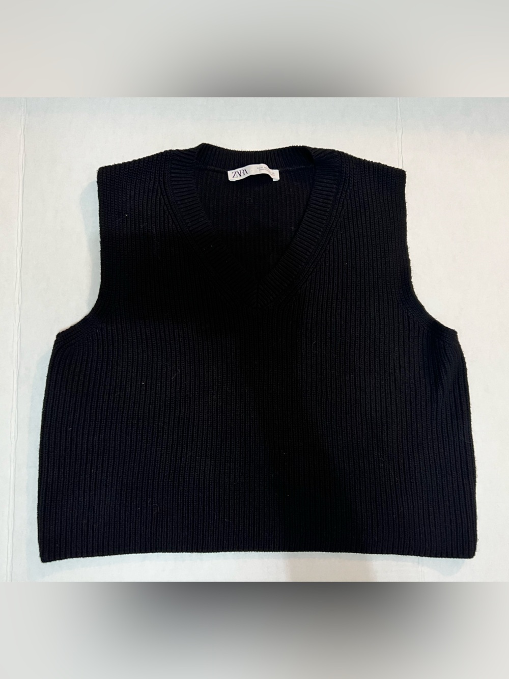 Zara Medium Black Ribbed V-Neck Sweater Vest